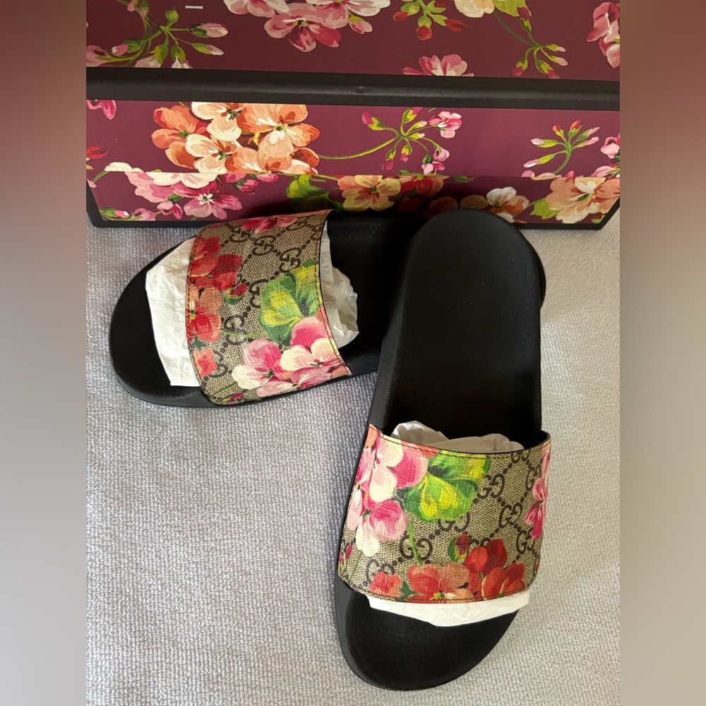 Gucci Women's Floral Slide Sandals - Black and Pink - Picture 3 of 7